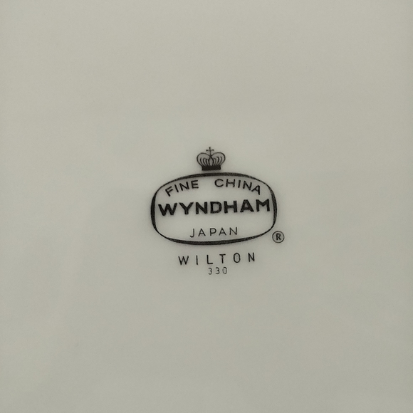 Wyndham Fine China "Wilton" Dinner Plate - Picture 3 of 7